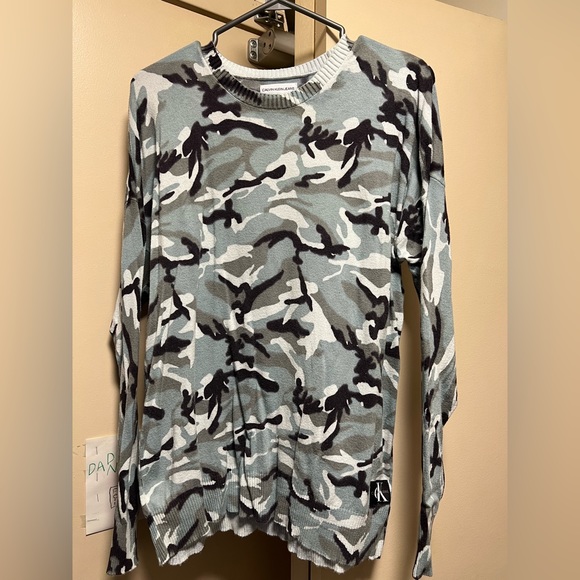 XL Calvin Klein thin sweater, good condition, worn only a few times - Picture 2 of 3